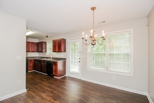 Building Photo - 413 Rosemont Ct