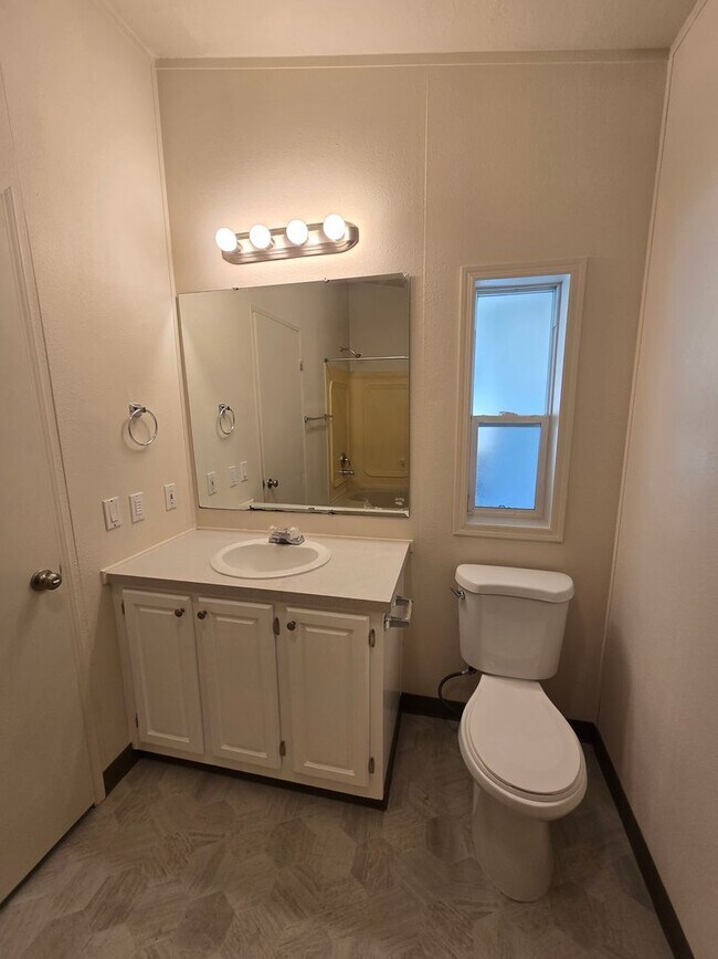 Building Photo - Pet Friendly 3 Bed / 2Bath Home w/ Carport
