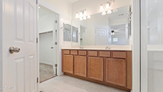 Building Photo - 1006 S 202nd Ln