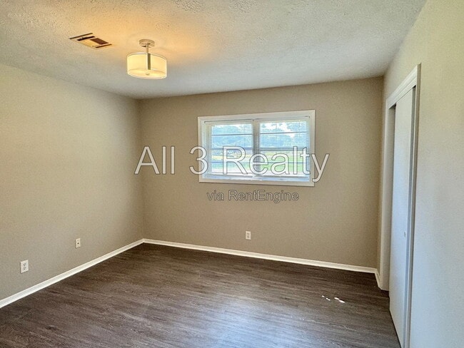 Building Photo - 176 Scenic Dr