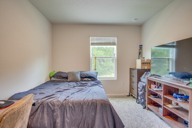 Building Photo - Spacious 4BR Home with 2-Car Garage Near M...