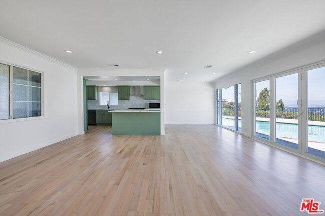 Building Photo - 3710 Glenridge Dr