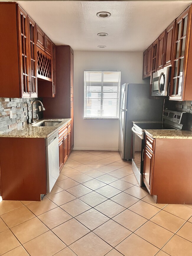 Building Photo - Hampton Terrace Apartments