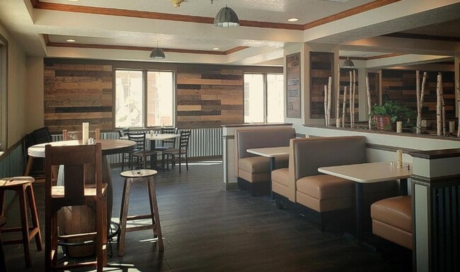 Building Photo - One bedroom one bathroom unit in Highland Estates with all utilities included!