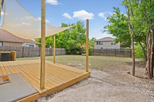 Building Photo - 2411 Glen Field Dr