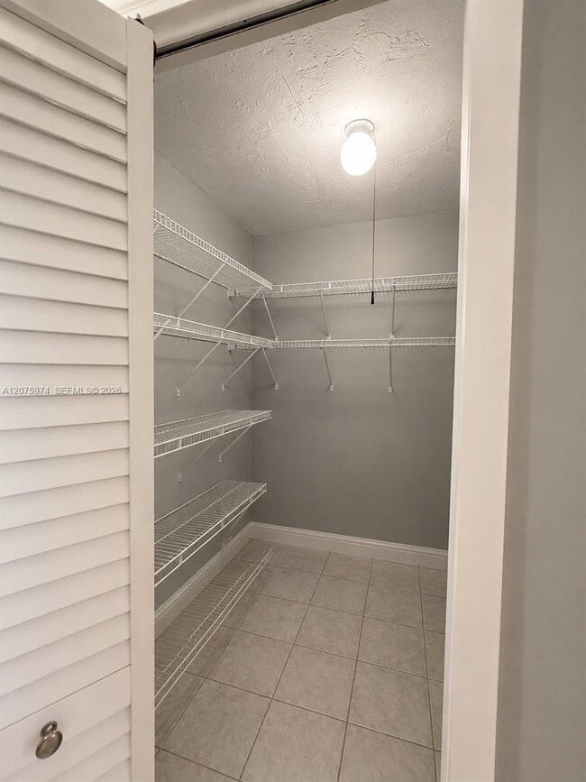 Building Photo - 9440 Fontainebleau Blvd