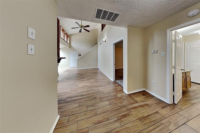 Building Photo - 9600 Royal Ln
