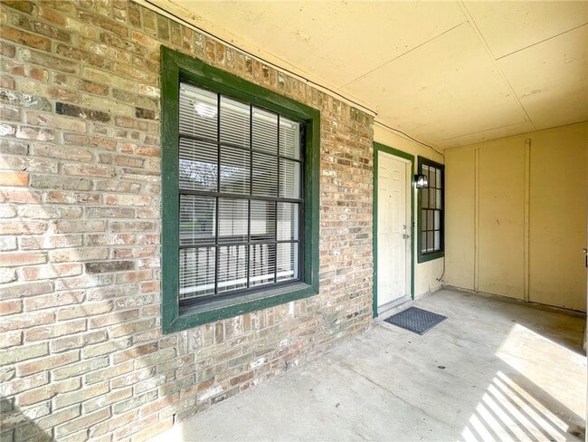 Building Photo - 12407 Tree Line Dr