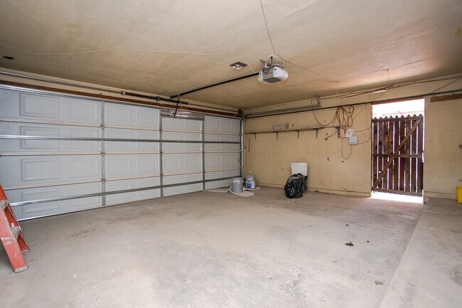 Building Photo - 10660 Pagewood Dr