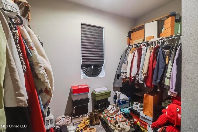 Building Photo - 2520 Esplanade St