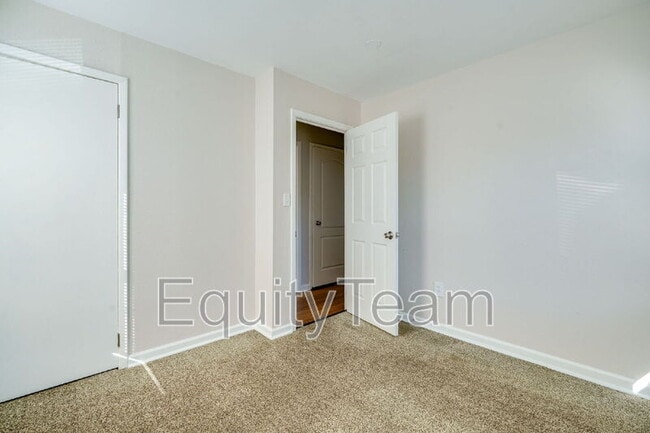 Building Photo - 9751 Marino Dr