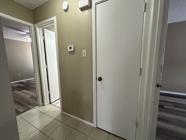 Building Photo - Two Bedroom Located in Frenship ISD!