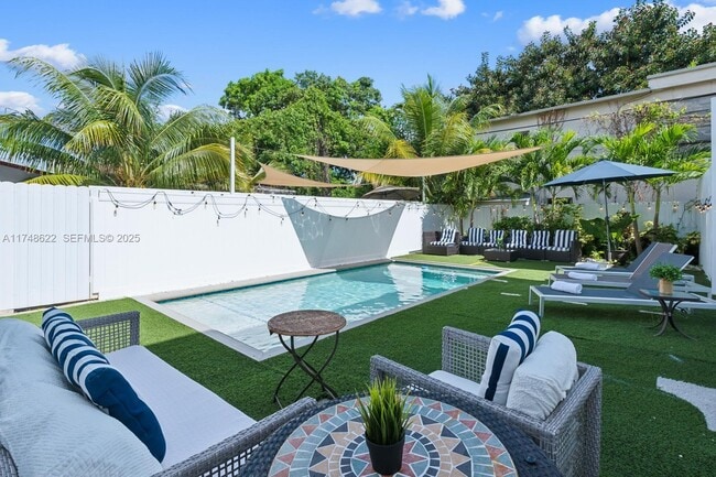 Building Photo - 3572 SW 23rd St