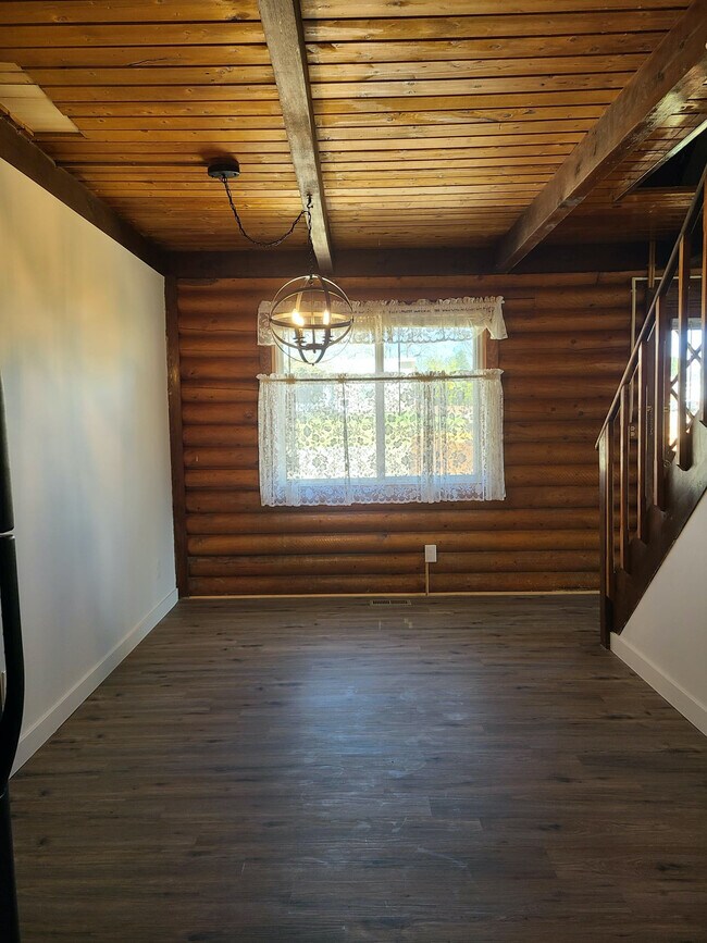 Building Photo - 15905 Ellis Ave