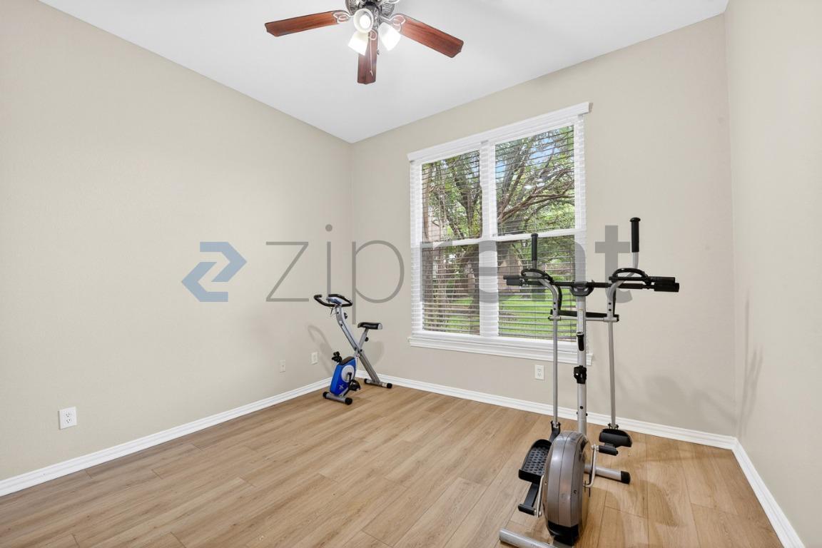 Building Photo - Unit