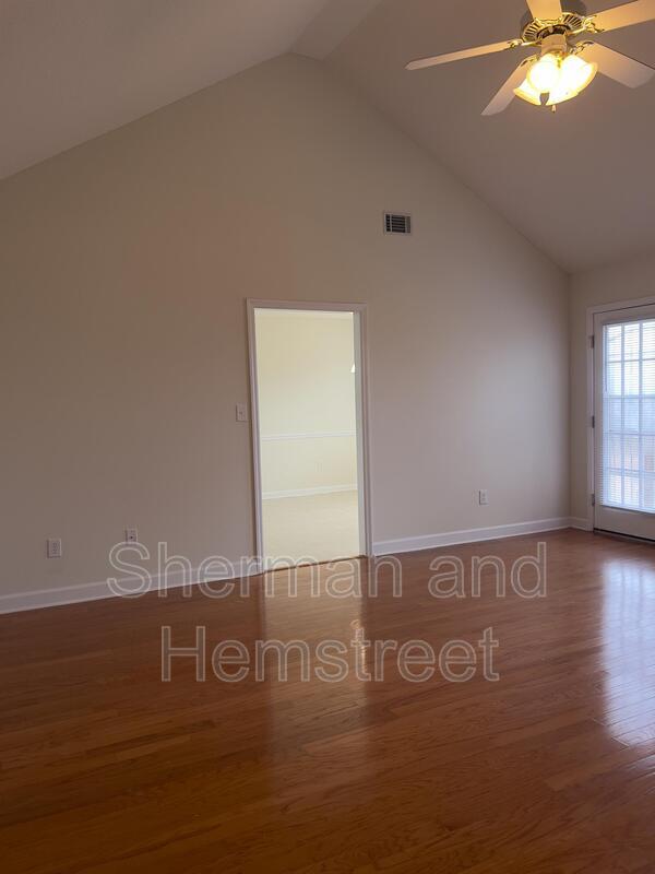 Building Photo - 3404 Thames Pl