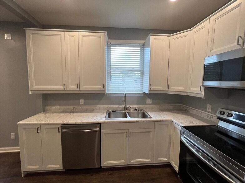 Kitchen - 812 Marion Ave