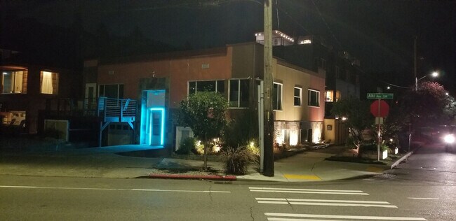 Building Photo - 2430 Alki Ave SW