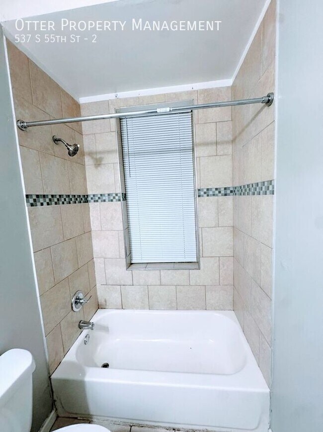 Building Photo - 537 S 55th St