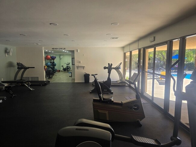 Building Photo - 1 Bed 1 Bath Close to Lake Murray