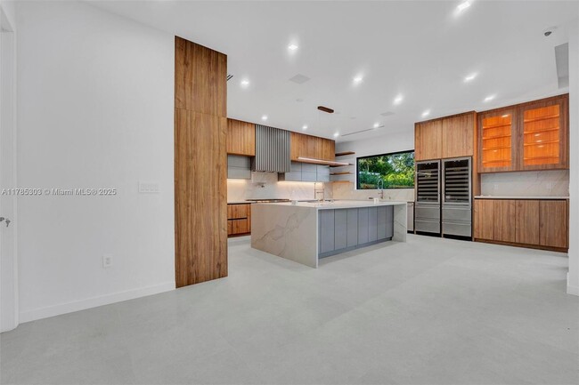 Building Photo - 6401 SW 84th St