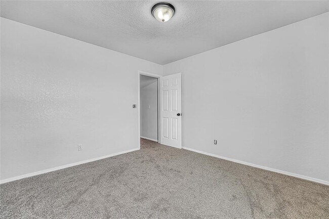 Building Photo - 2805 Shiloh Ln