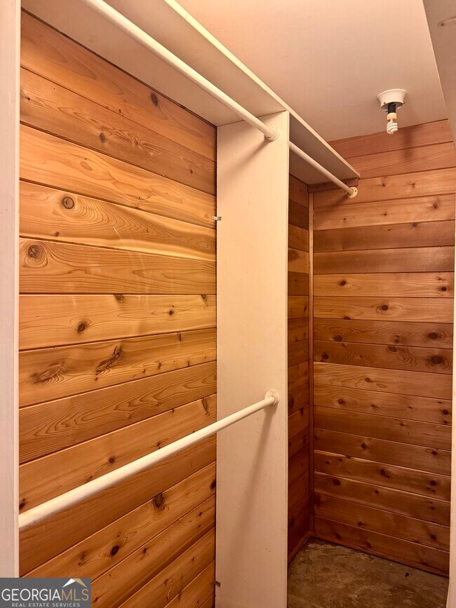 Building Photo - 3710 Creekview Cir