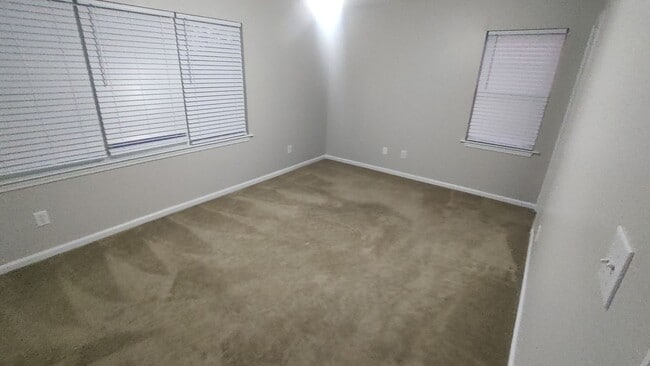 Building Photo - 90 Century Ct