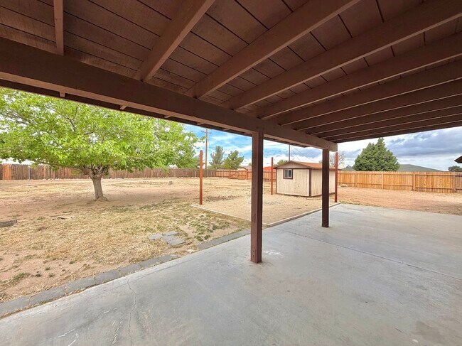 Building Photo - 7742 Oxford Ave