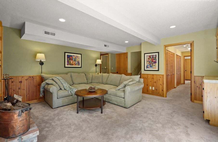 Lower family room - 4625 SW 42nd Pl