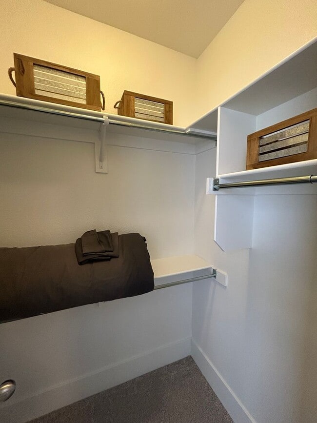 Building Photo - Fully Furnished Stylish 4-Bedroom Home in ...
