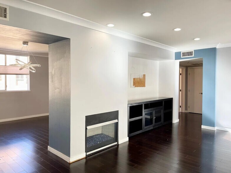 Living room & Dining room - 1222 S Westgate Ave