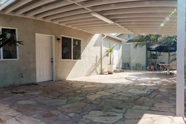 Unit + door to Laundry Room - 1253 W 51st Plz