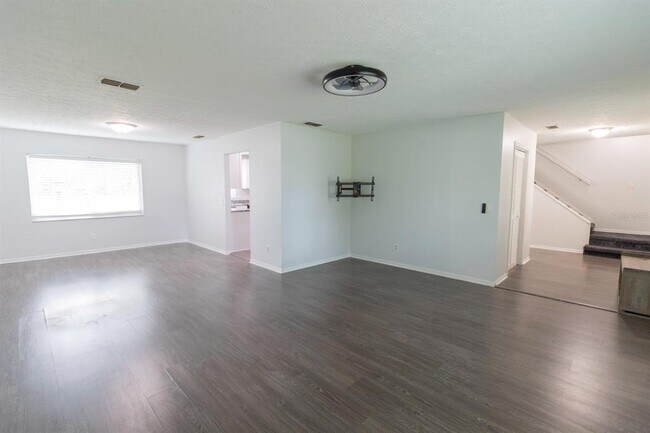 Building Photo - 603 Angelica Pl