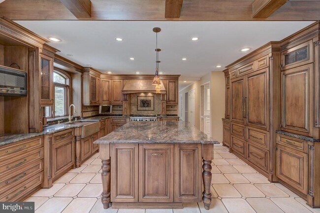 Building Photo - 42 Ellsworth Dr