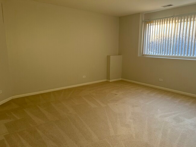 Building Photo - 1088 N Claremont Dr