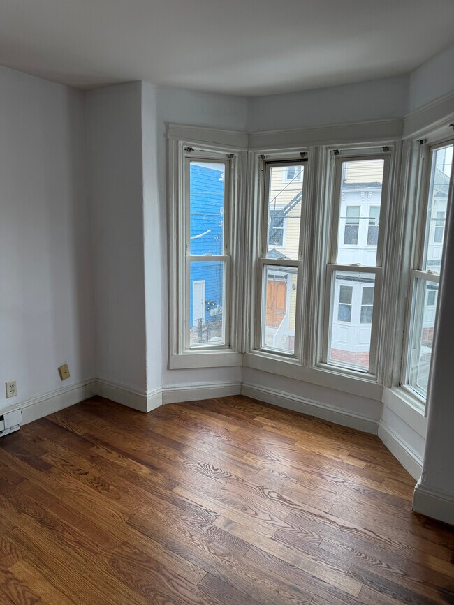 Building Photo - 39 Vinton St