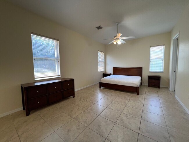 Building Photo - 3 BEDROOM, 2 BATH HOME IN THE GATED COMMUN...