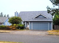 Building Photo - Charming Split-level 4 Bedroom Home - E Mc...