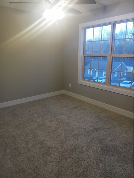 Building Photo - 414 Oak St