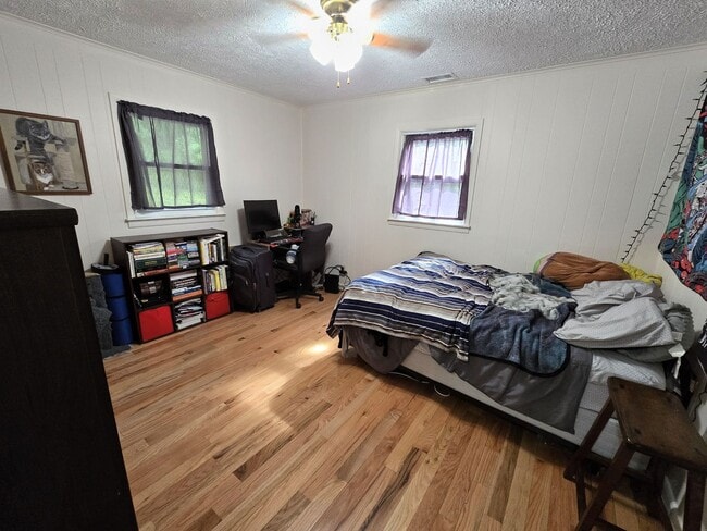 Building Photo - Open Space Upper Unit in Crumpler NC
