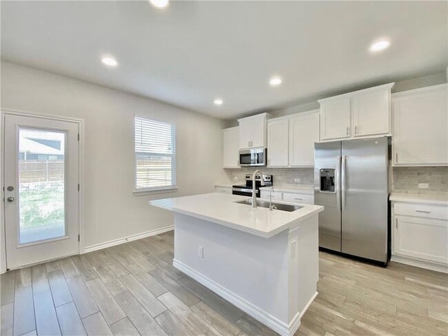 Building Photo - 208 Caisson Trl