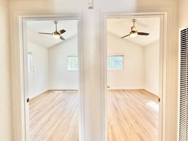 Building Photo - Oxnard | UPDATED | 2 Bed + 1 Bath- Upper u...