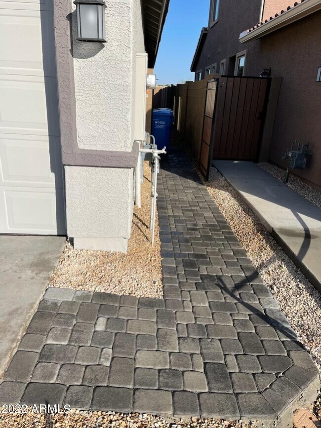Building Photo - 3729 S 64th Dr