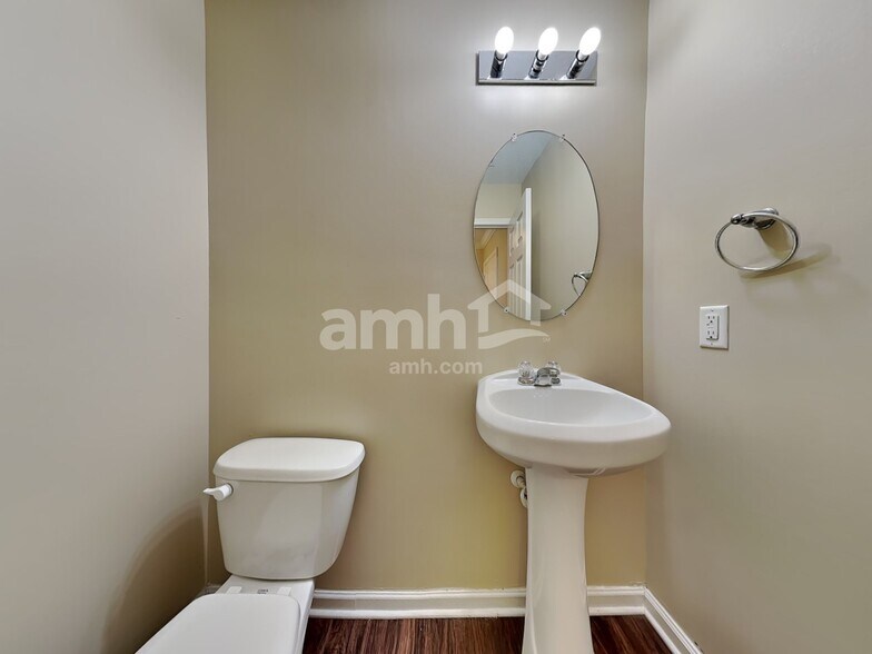 Building Photo - 8 Sunnydale Ln