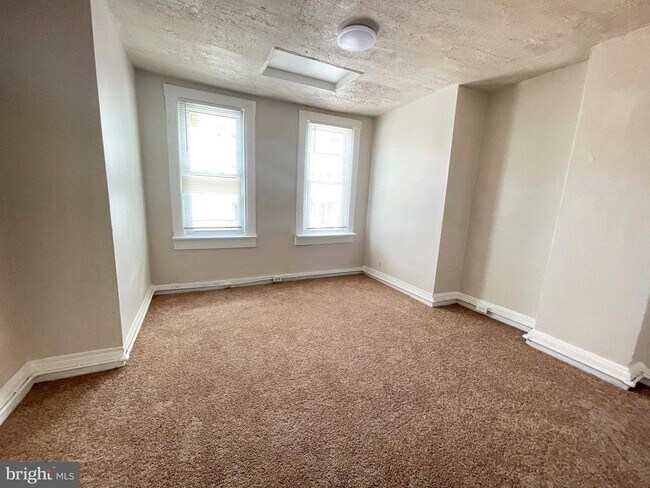 Building Photo - 1736 Darley Ave