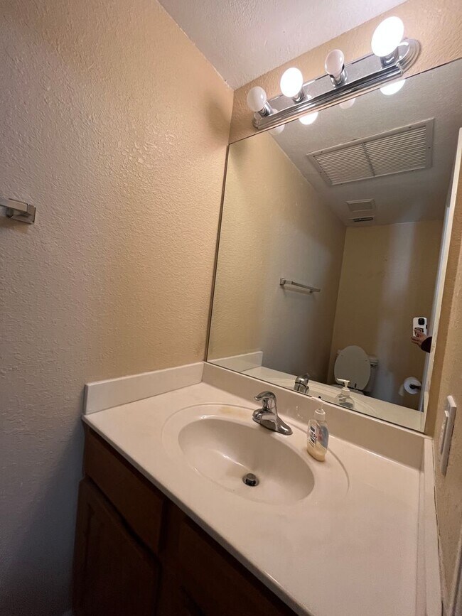 Building Photo - 26366 Nadir Rd