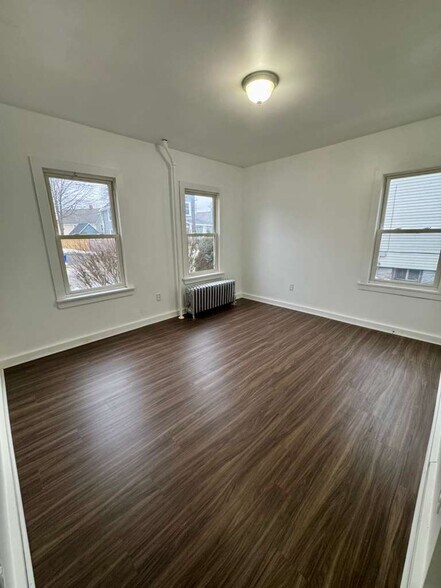 Building Photo - 9 Allen St