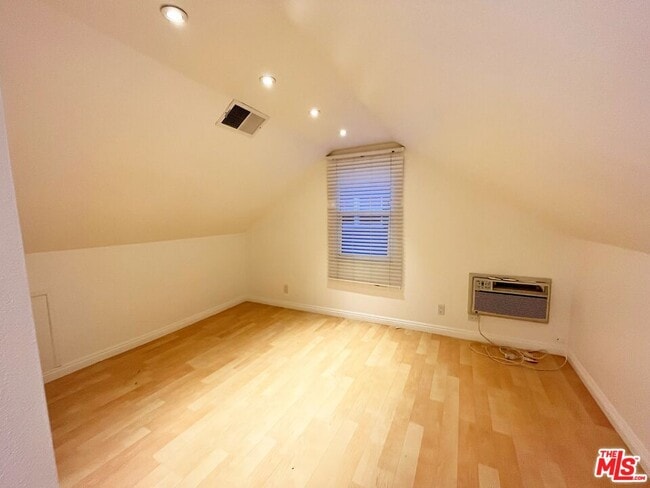 Building Photo - 14744 Magnolia Blvd