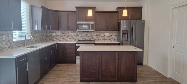 Building Photo - Master Suite and Junior Suite with its own attached bathroom